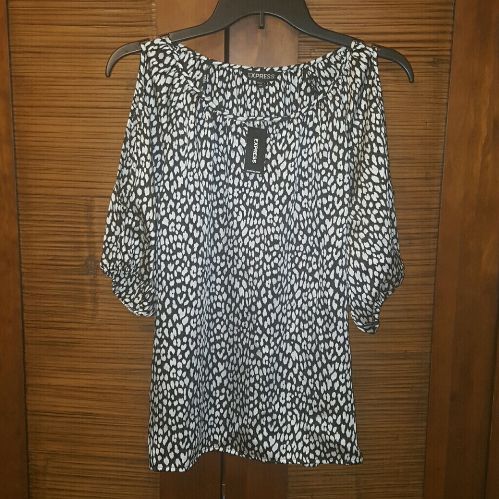 Express Cute open shoulder top